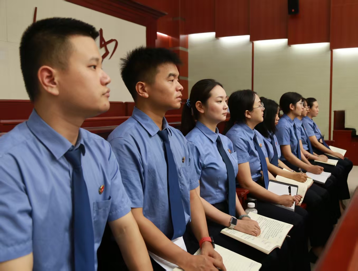 庭审观摩第三期：观职务犯罪庭审 敲廉洁自律警钟