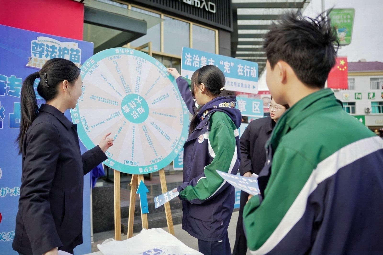 宪法宣传周 | 未检“赶集”送法，解锁护苗新姿势～